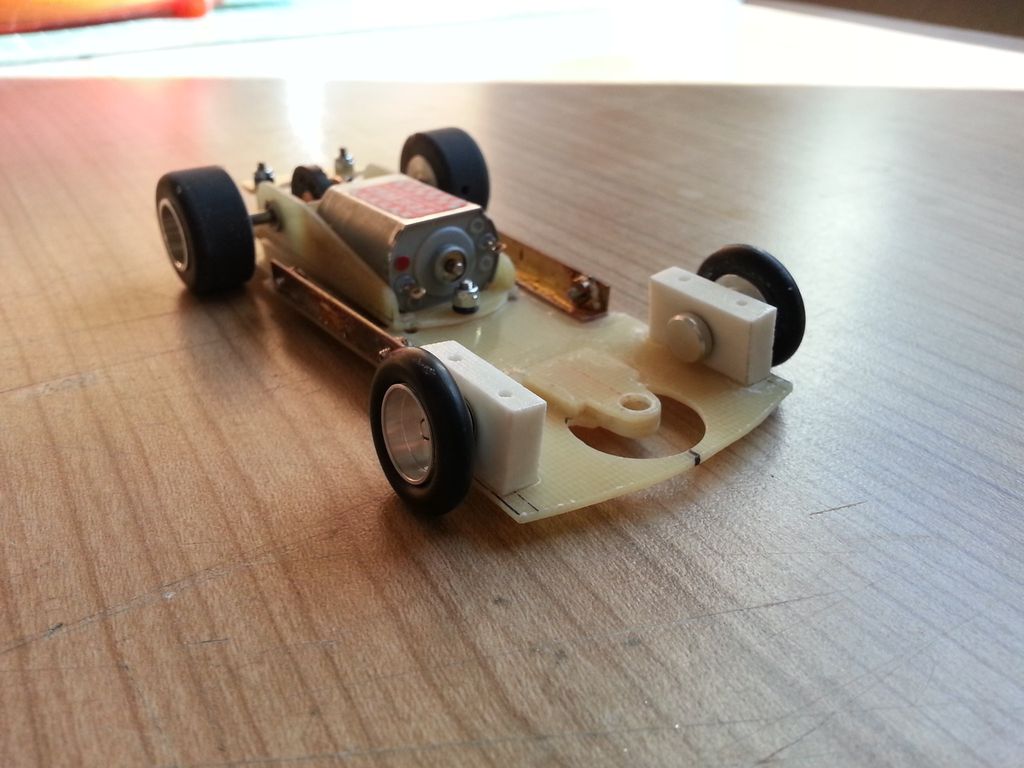 Chassis 013 - Chassis schraeg vorn.jpg